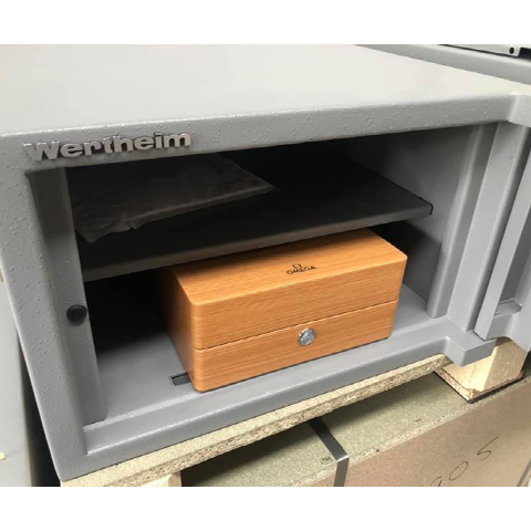 Наполнение сейфа Wertheim AG05